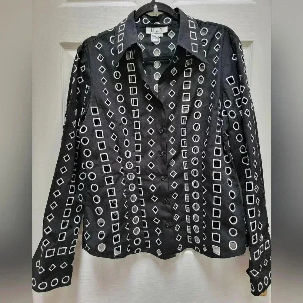 D & Y Women's Geometric Unique Cut Out Button Down Embroidered Shirt Size Large